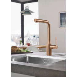 Dřezová baterie GROHE Essence New s vytahovací sprškou Brushed Warm Sunset 30270DL0