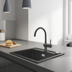 Dřezová baterie GROHE Minta s otočným raménkem velvet black 32917KS0