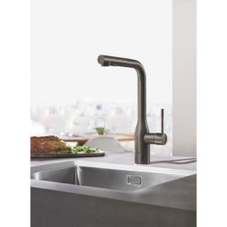 Dřezová baterie GROHE Essence s vytahovací sprškou, 2 proudy kartáčovaný Hard Graphite 30504AL0