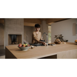 Dřezová baterie Hansa Vantis s otočným ramínkem chrom 52211167